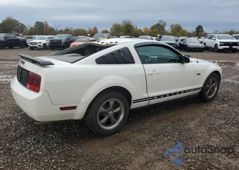 2005 Ford Mustang z USA, uszkodzony, nr VIN 1ZVFT80N955112878